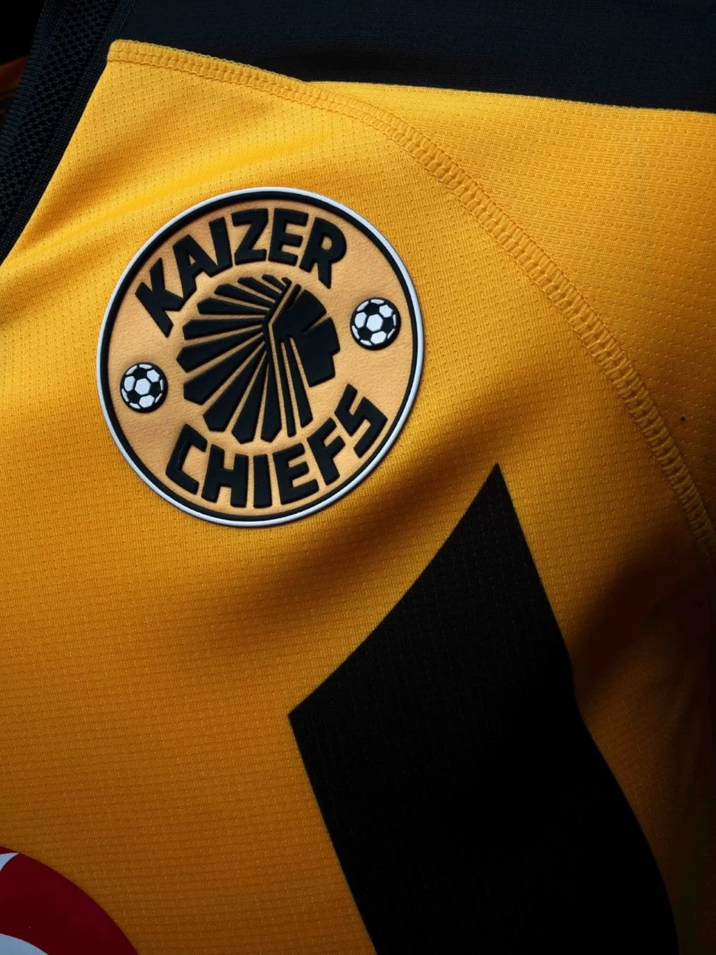Camiseta Kaizer Chiefs 24/25 1ª equipación